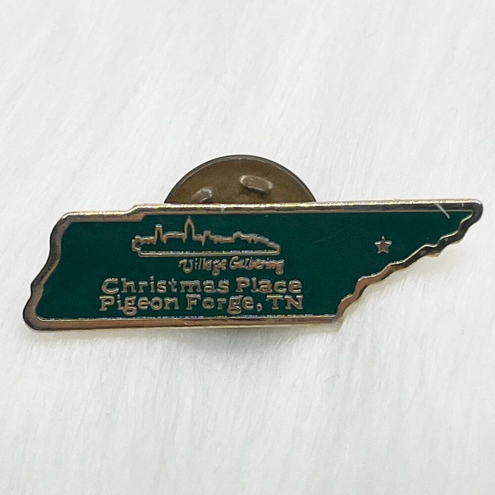 🔮 5/$25 Vintage Christmas Place Pigeon Forge Tennessee Pin